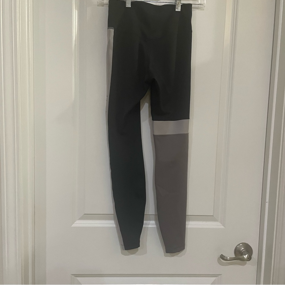 NIKE dry fit black and gray leggings size XS‎ - Picture 3 of 4